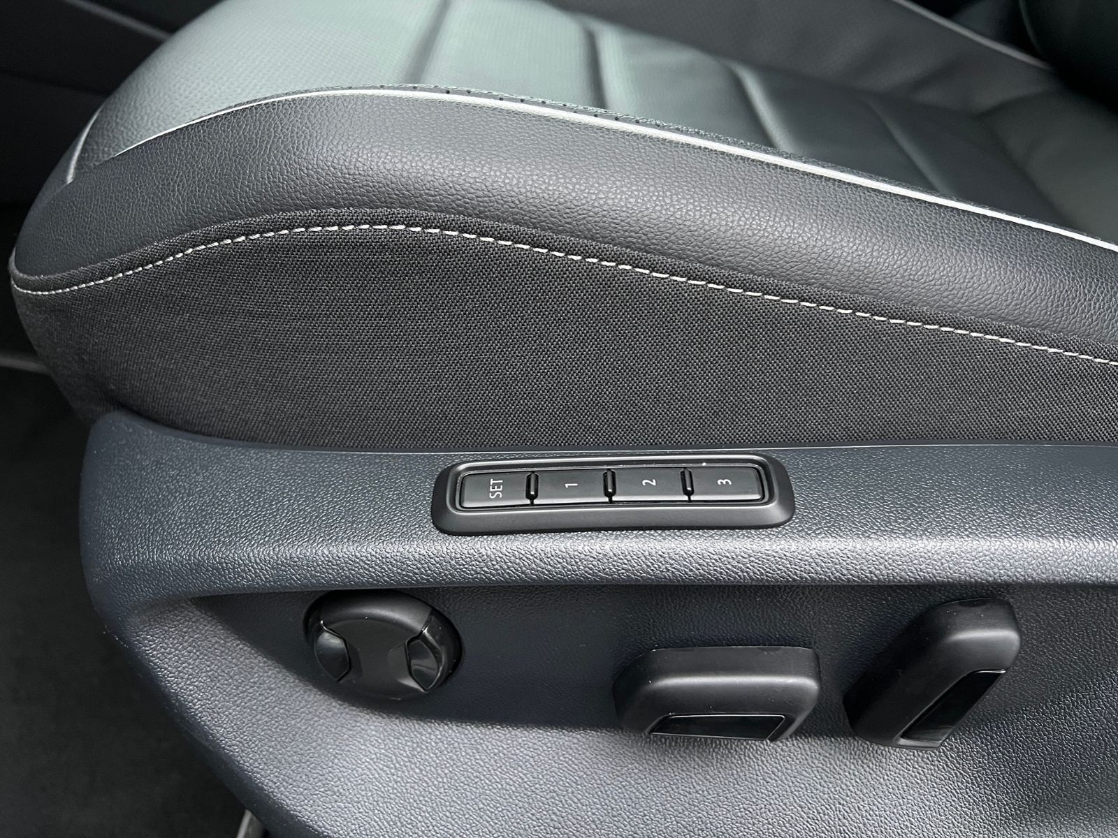 Fahrzeugabbildung Volkswagen Tiguan Allspace R-Line 2.0 TDI DSG 4MOTION *Lede