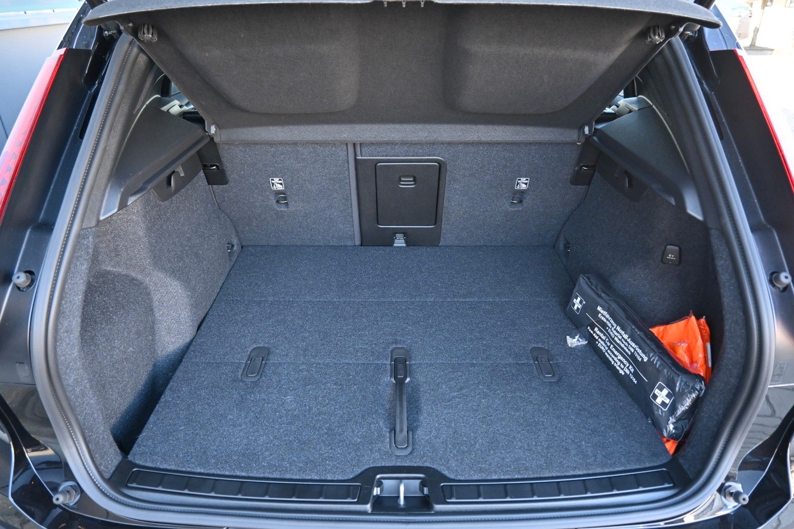 Fahrzeugabbildung Volvo XC40 B4 DSG Ultra Dark*PANO*RFK*ACC