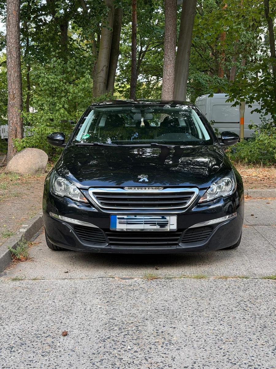 Peugeot 308 2014 — rear view