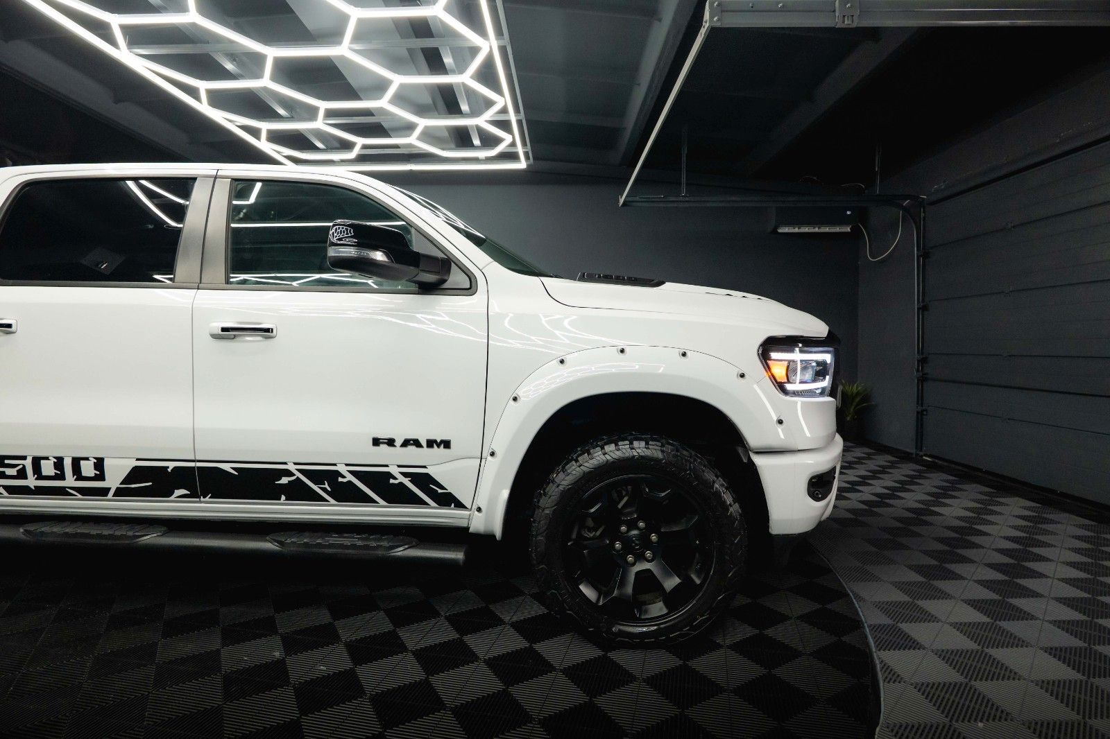 Fahrzeugabbildung Dodge RAM 5.7 V8 HEMI 4x4 OFFROAD Night-Paket *GEN 5*