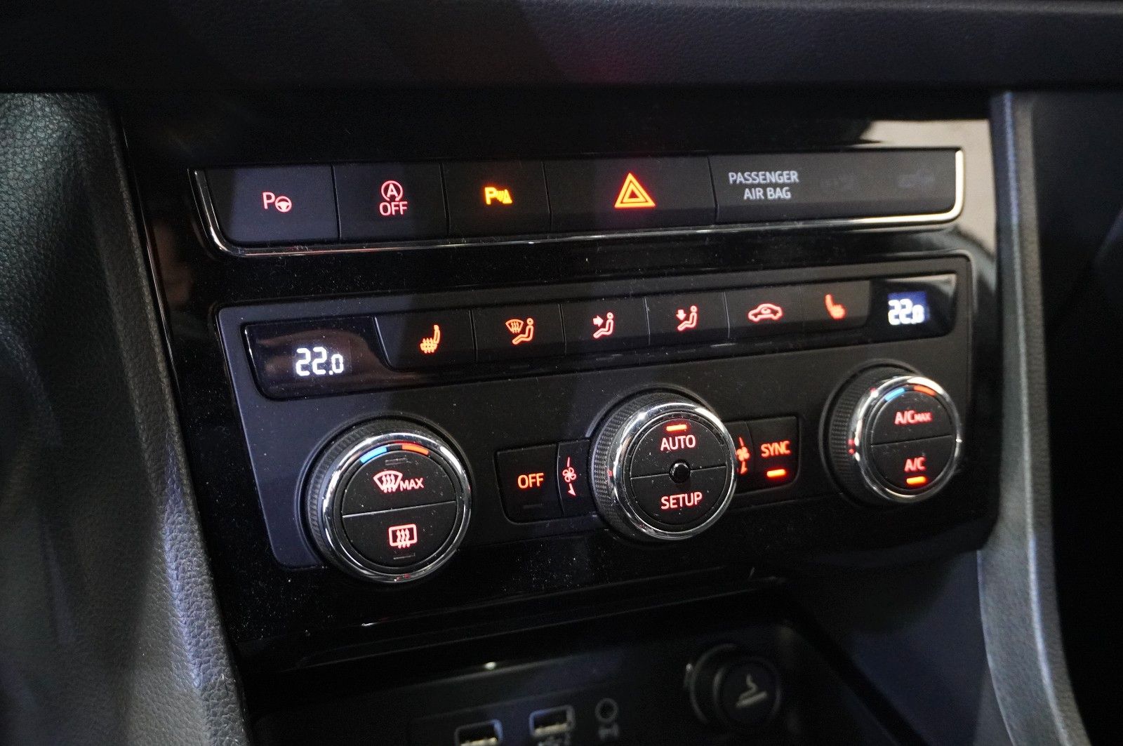 Fahrzeugabbildung SEAT Ateca 2.0 TDI FR SPORT DSG NAVI/LED/KAMERA/AHK