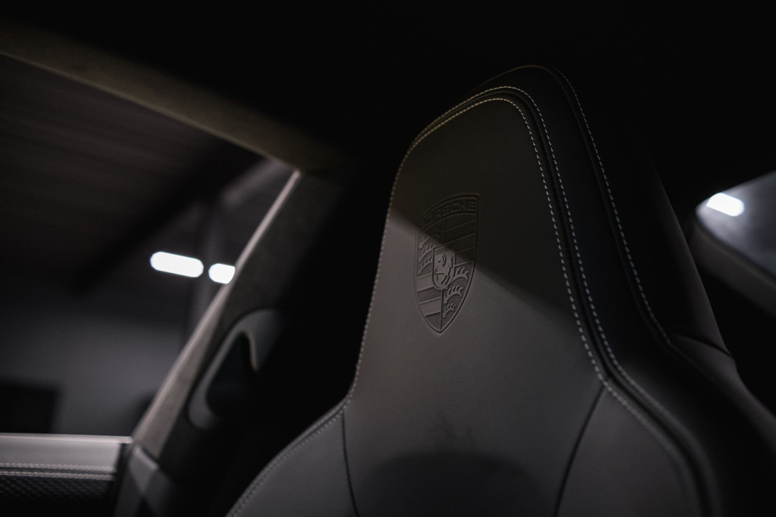 Fahrzeugabbildung Porsche 992/911 GT3 Touring-PCCB-BOSE-Lift-18 Wege Sitze