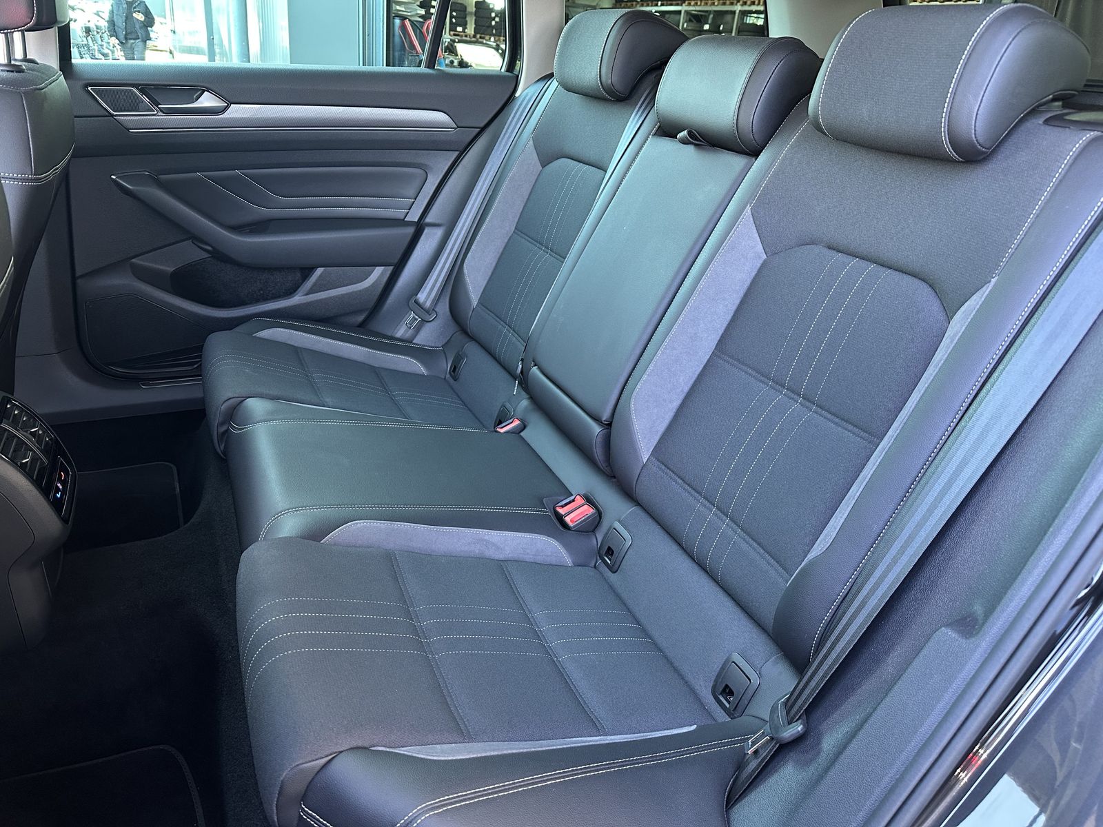 Fahrzeugabbildung Volkswagen Passat Alltrack 4Mo NAV+LED+AHK+CARPLAY+KAM+PLA