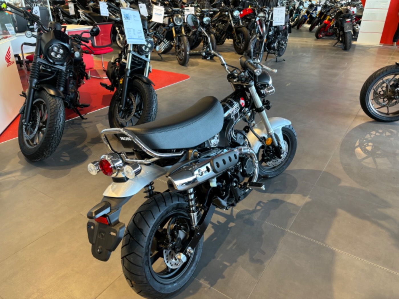 Fahrzeugabbildung Honda ST 125 DAX 2025