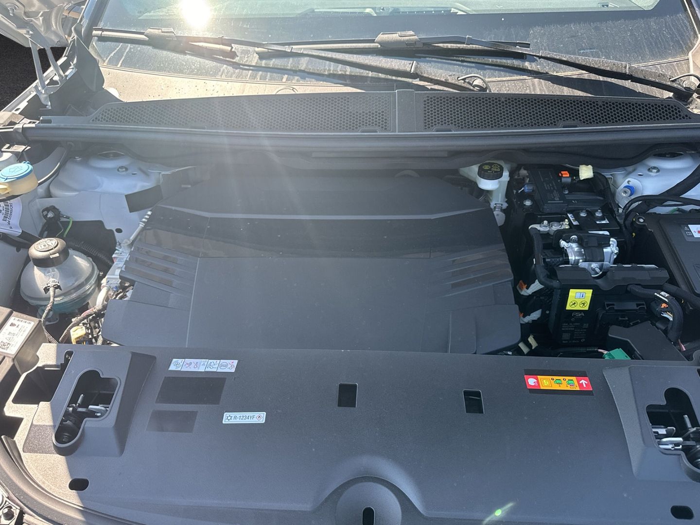 Fahrzeugabbildung Peugeot 3008 Elektromotor 210 GT *Vollleder*360°Kamera*