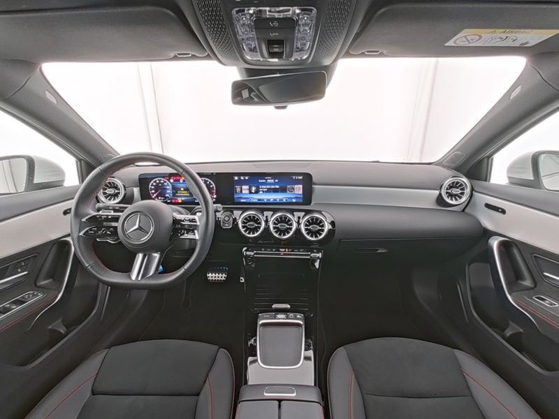 Fahrzeugabbildung Mercedes-Benz A 200 AMG*PANO*360°*AMBIENTE*TOTWINKEL*SPURHALTE