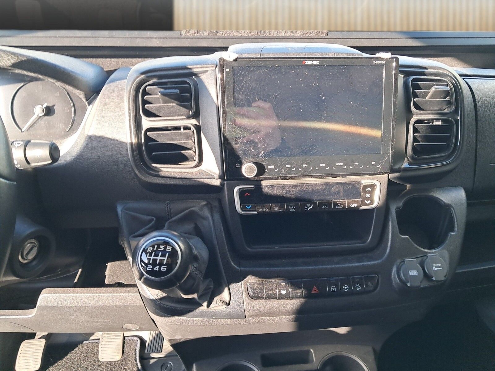 Fahrzeugabbildung Eura Mobil Profila RS 695 EB Mondial Prestige Solar TV/SAT