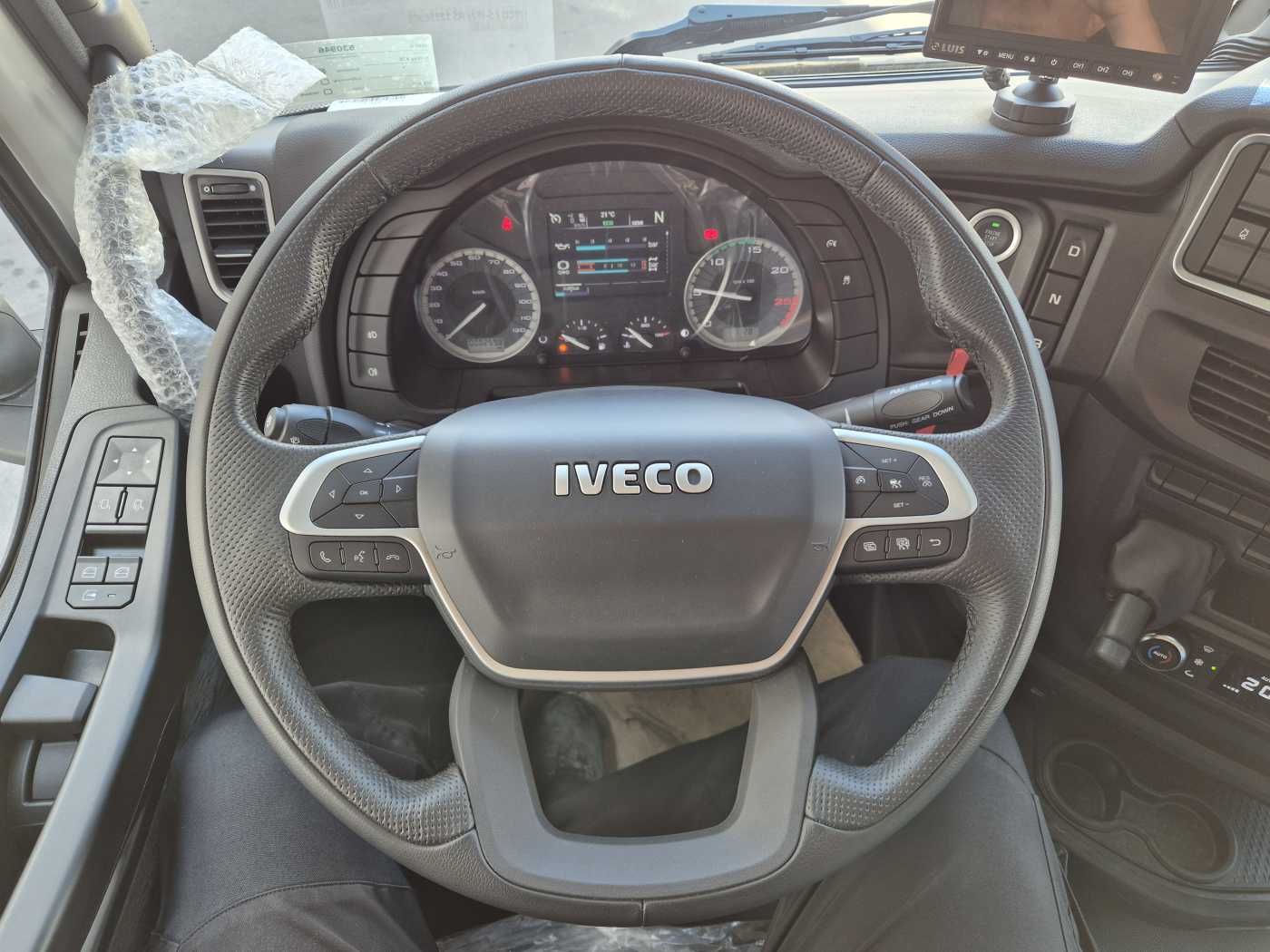 Fahrzeugabbildung Iveco S-Way AS190S42/P Schiebeplanen LBW 2.000kg AHK