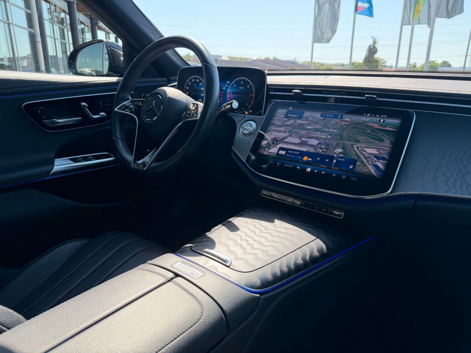 Fahrzeugabbildung Mercedes-Benz E 450d 4M T Avantgarde+Pano+AHK+Distr+Memory