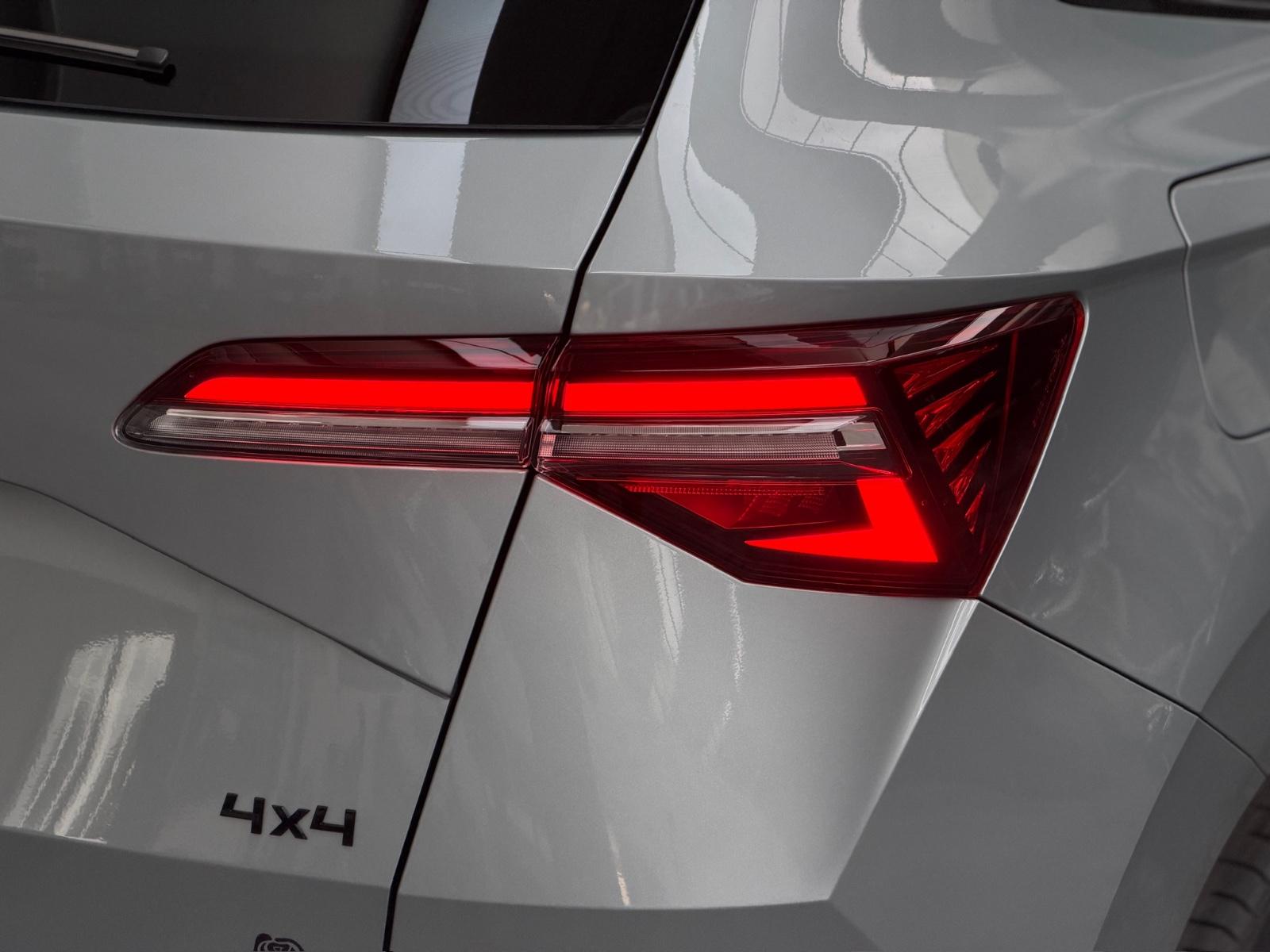 Skoda Karoq Sportline 4x4 2.0TDI#Standh.#Leder#Pano#&&
