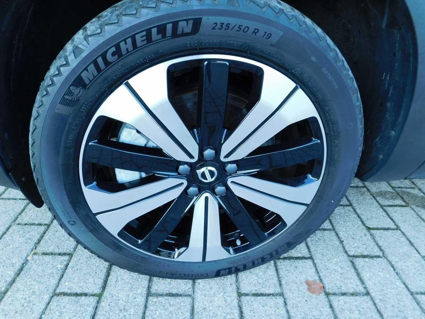 Fahrzeugabbildung Volvo XC40 Recharge 78 kWh Twin Motor Plus