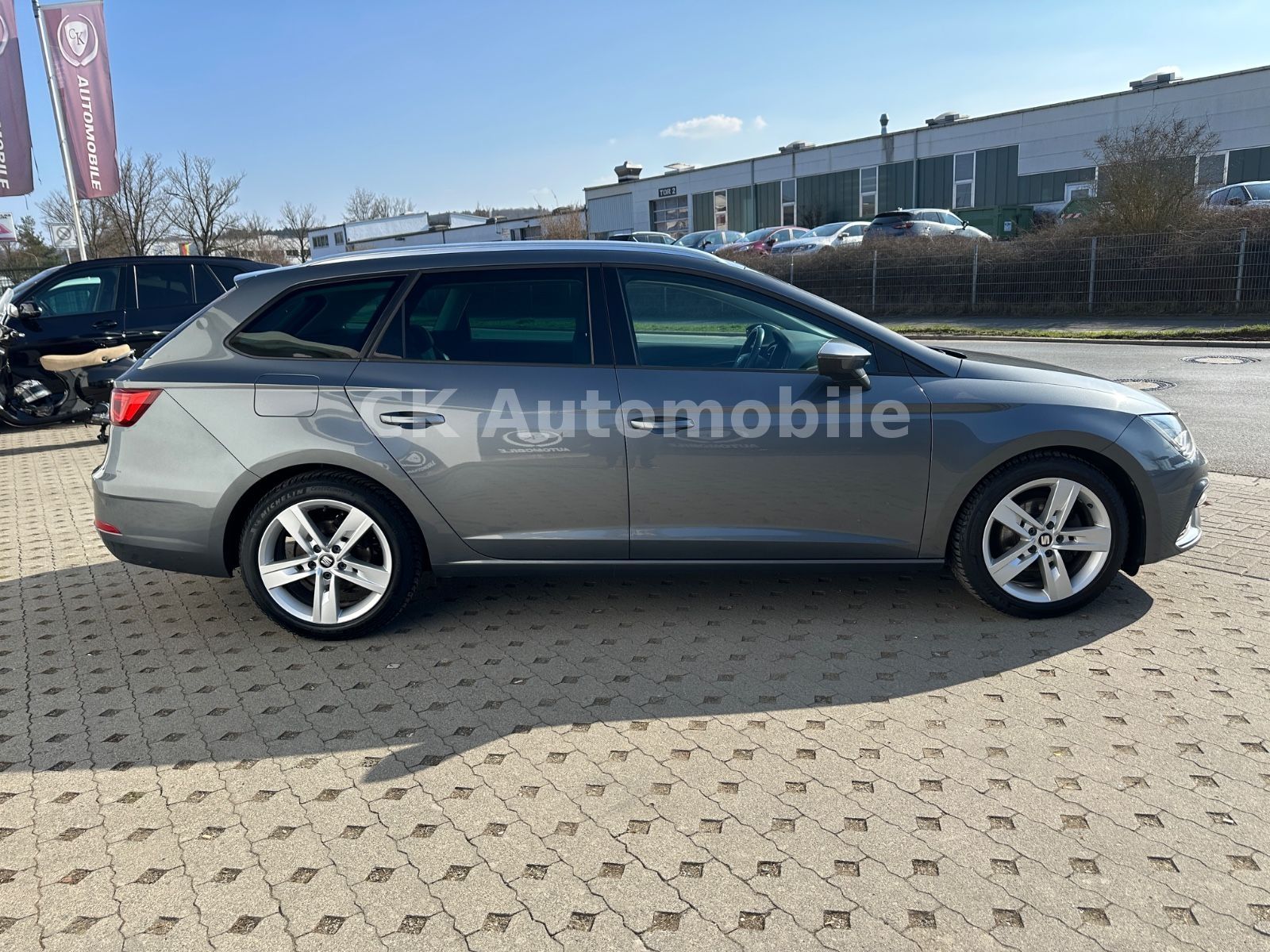 Fahrzeugabbildung SEAT Leon ST 1.5 TSI FR/Navi/Klima/LED/Tempomat/PDC