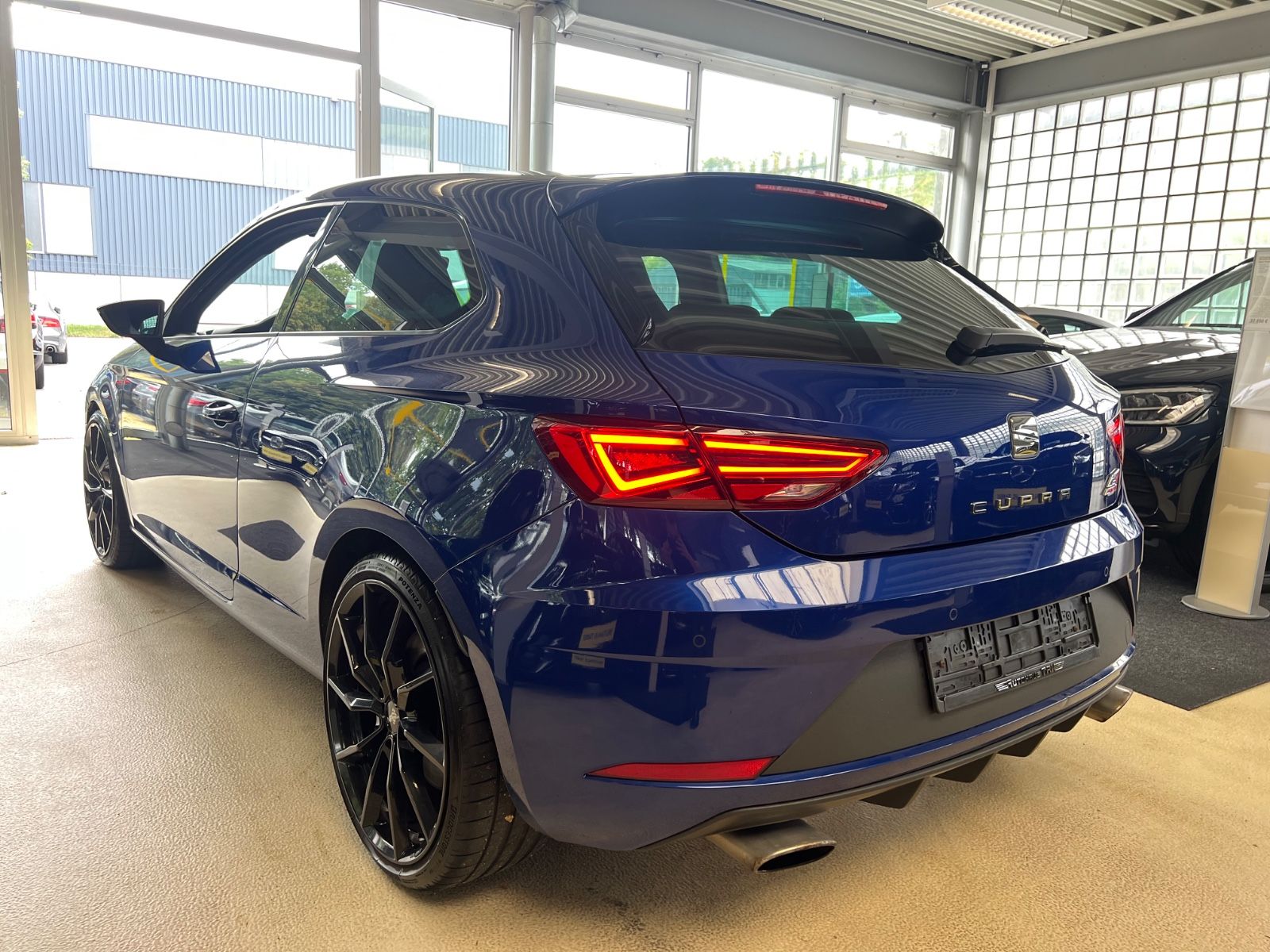 Fahrzeugabbildung SEAT Leon SC Cupra 300 *Mystery Blue* SPORTSITZE *