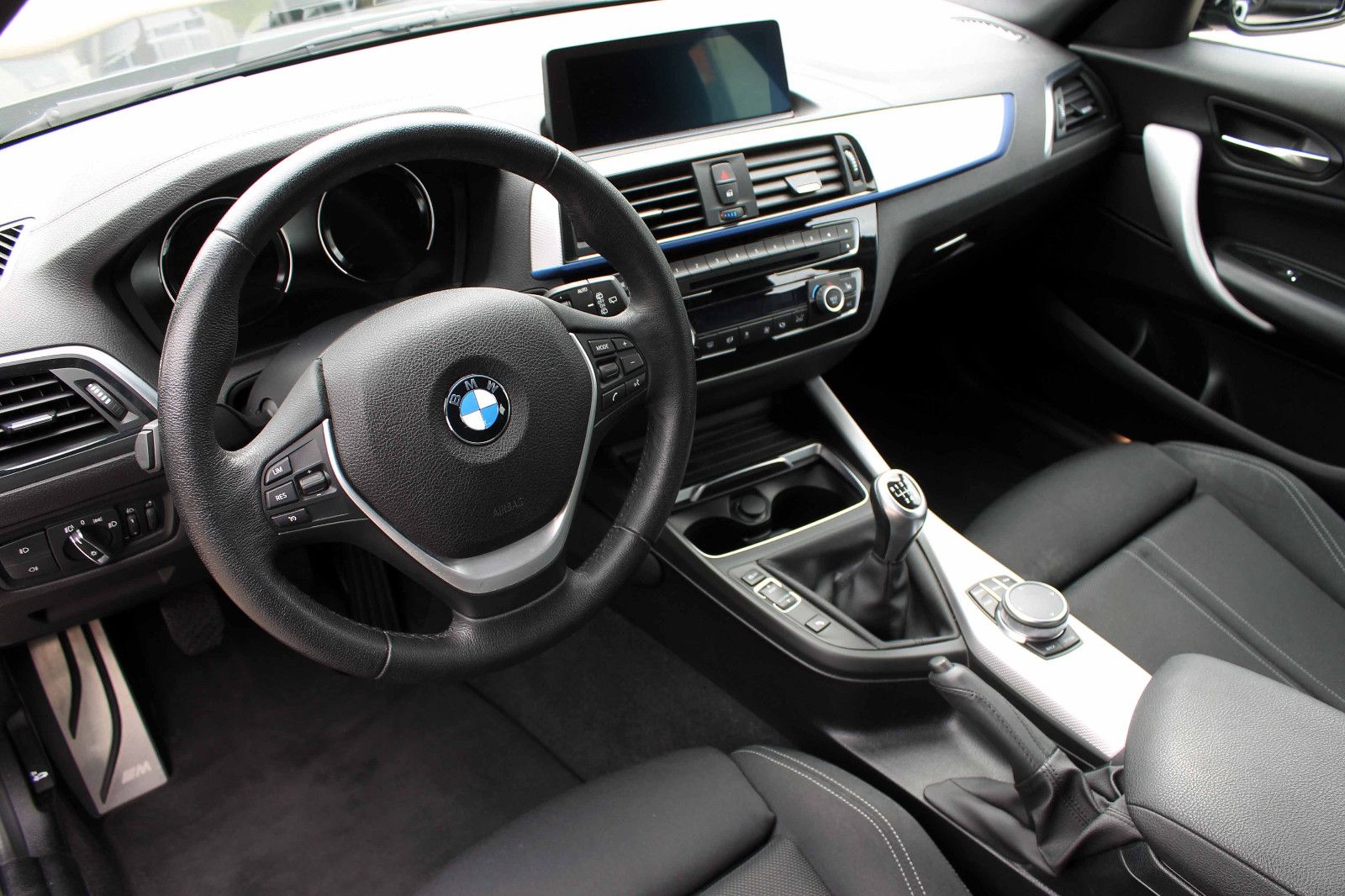Fahrzeugabbildung BMW 118i F20 Edition M-Sport Shadow LED SHZ NAV KAM