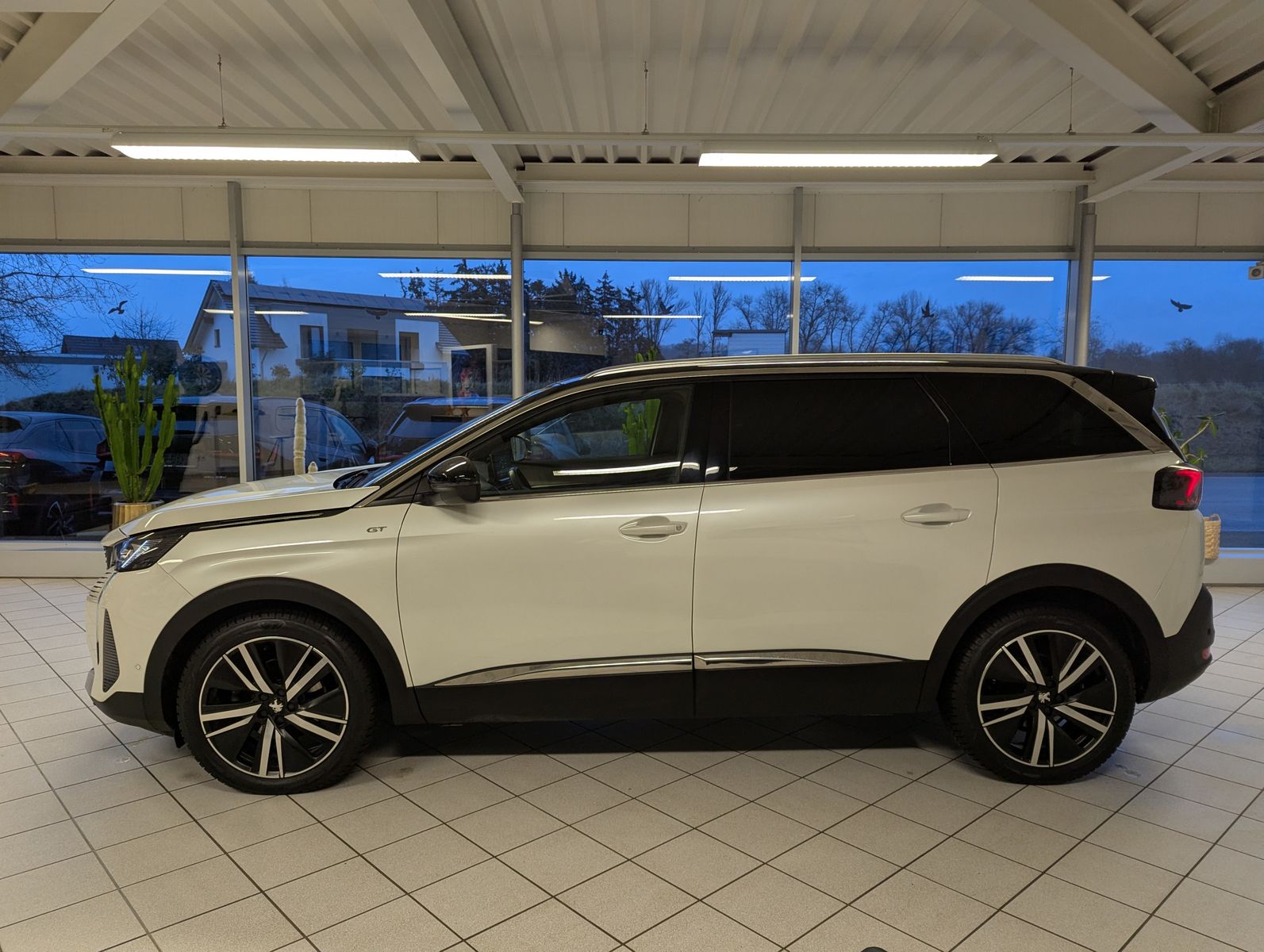 PEUGEOT 5008 GT Allure Pack Kamera LED Pano 7-Sitze AHK - Image 4
