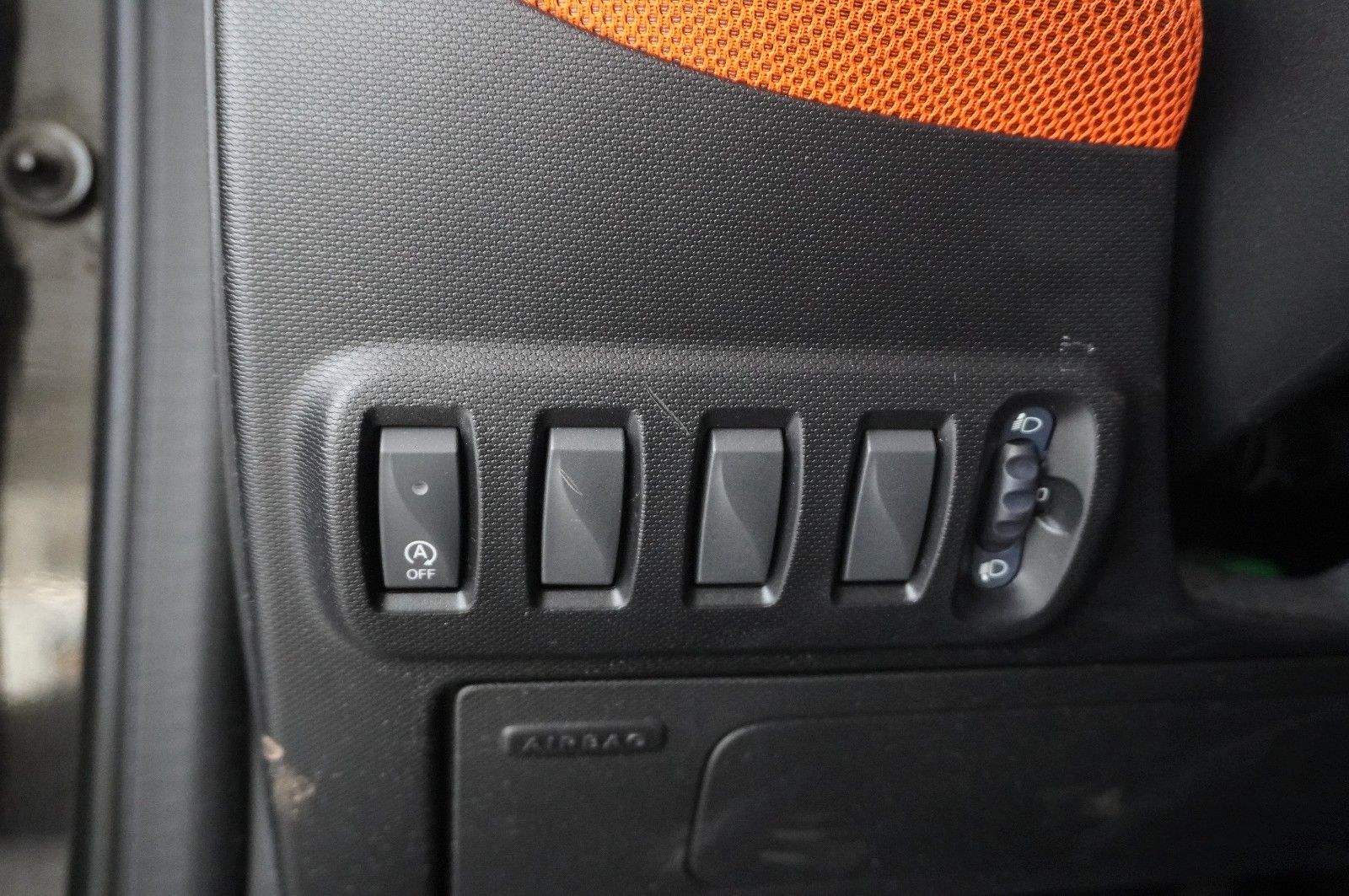 Fahrzeugabbildung Smart ForTwo 1.0 COUPE LED/KLIMA/SHZ/PANO./SPORT/USB