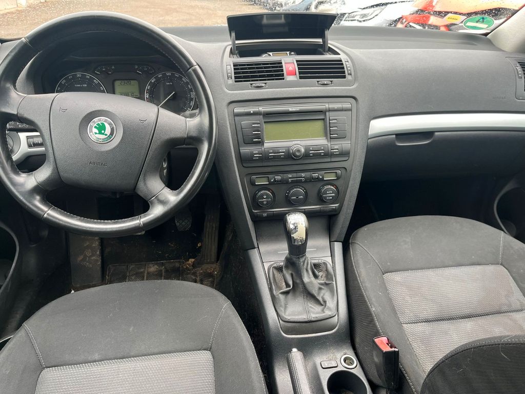SKODA Octavia Combi 2.0 TDI PD DPF Elegance - Bild 6