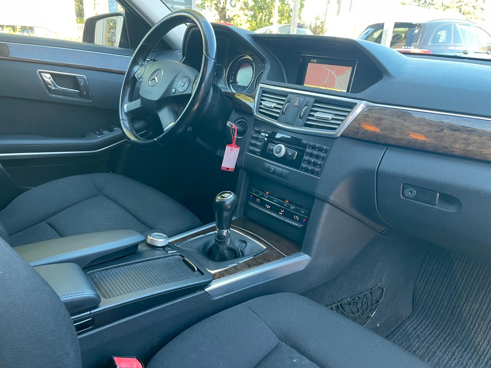 Mercedes-Benz E250 2011 — photo 18
