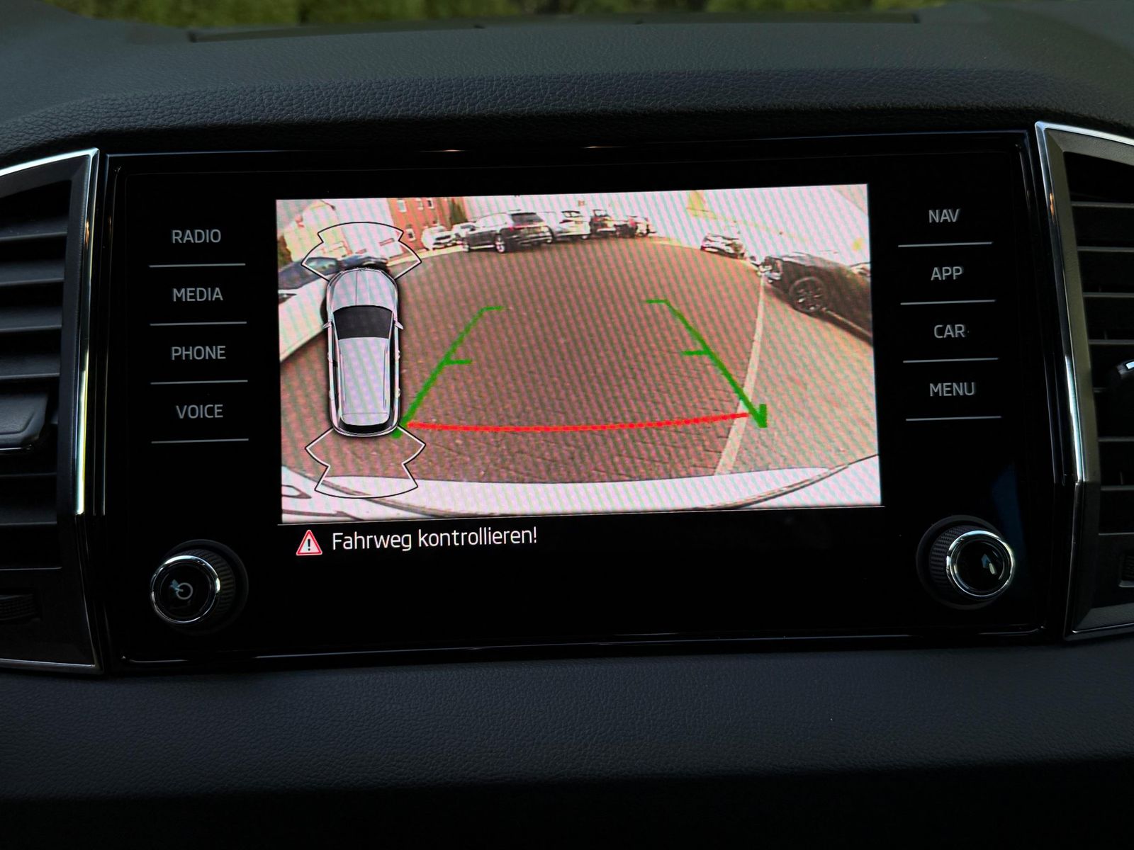Fahrzeugabbildung SKODA Karoq 1.5 TSI Ambition LED+KAMERA+VIRT+CARPL+DAB