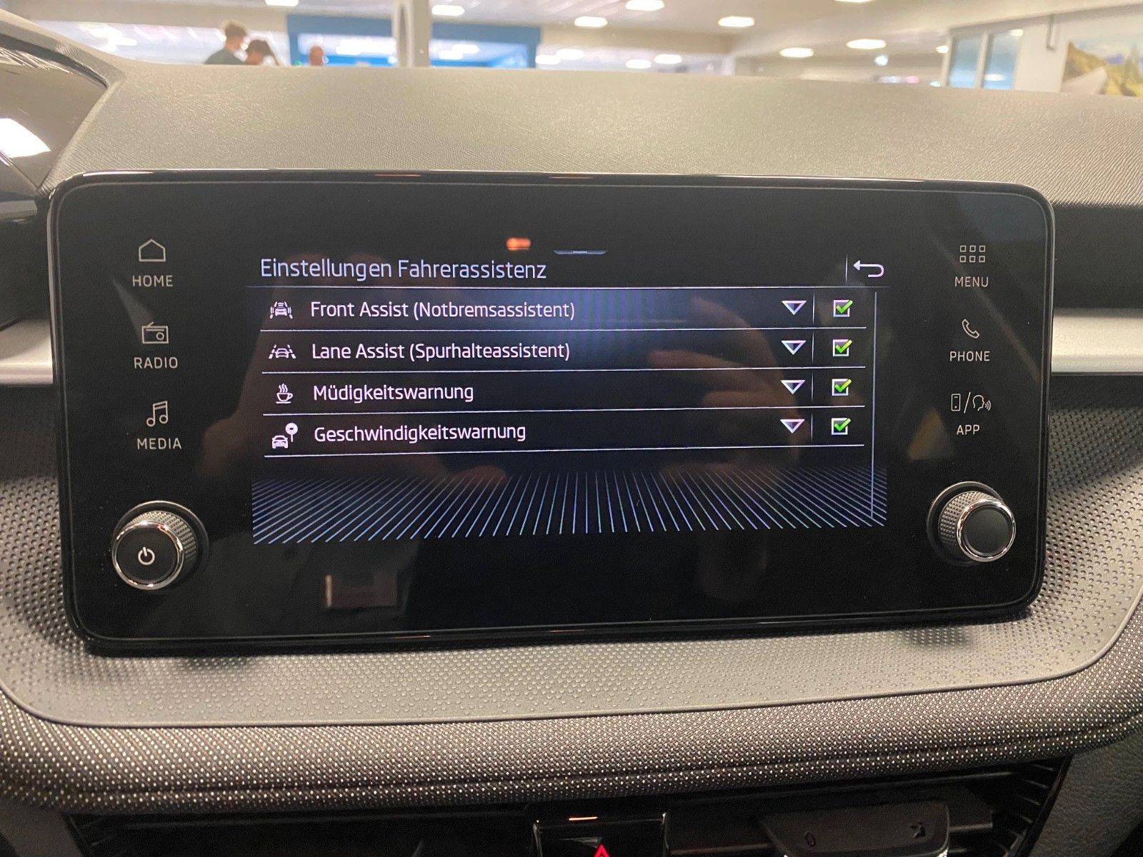 Fahrzeugabbildung SKODA Fabia 1.0l TSI 85kW DSG Drive+ TEMPOMAT+5J.Garan