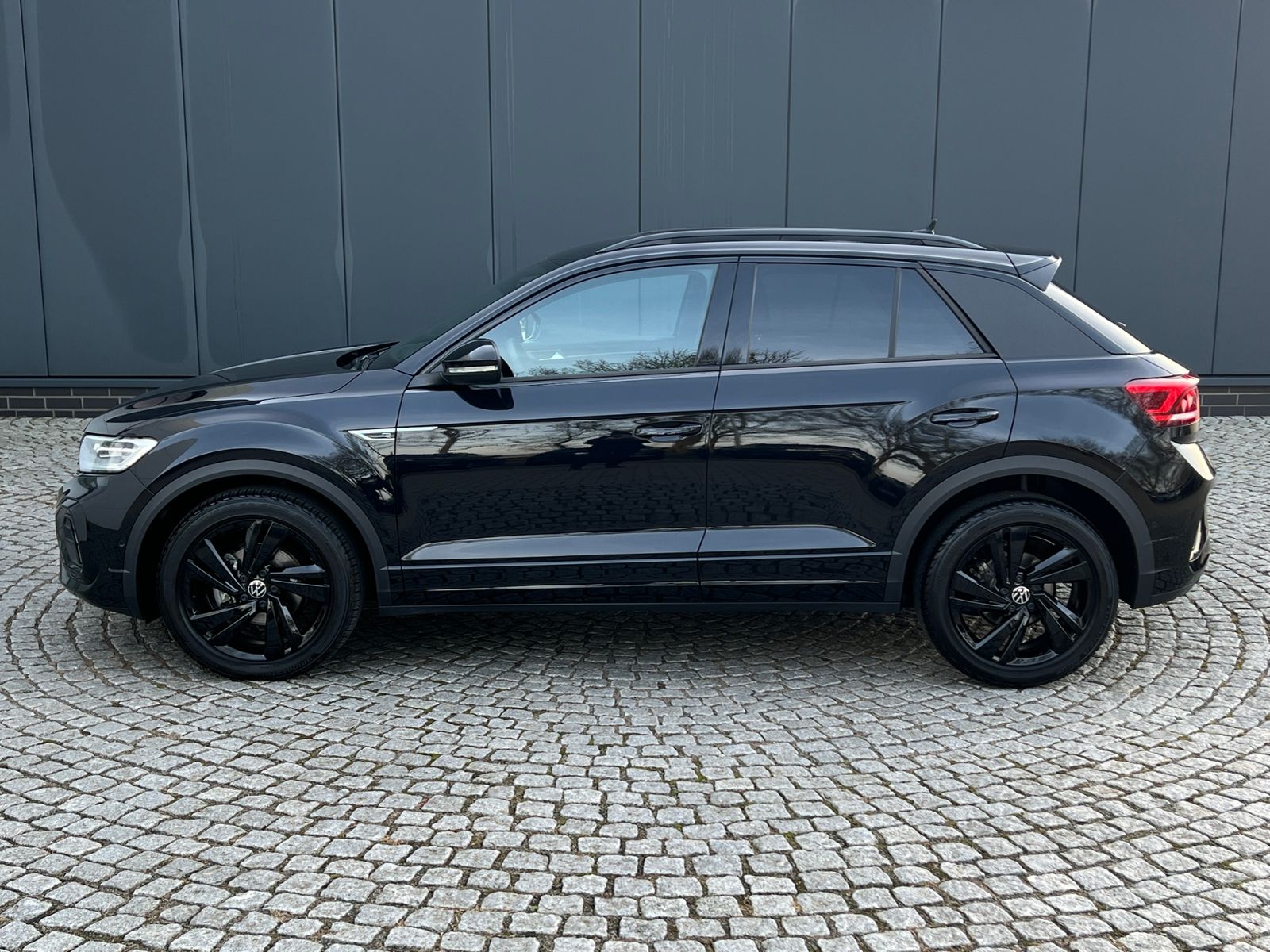 Fahrzeugabbildung Volkswagen T-Roc R-Line 1.5 TSI DSG *AHK,LED,BlackStyle,PDC