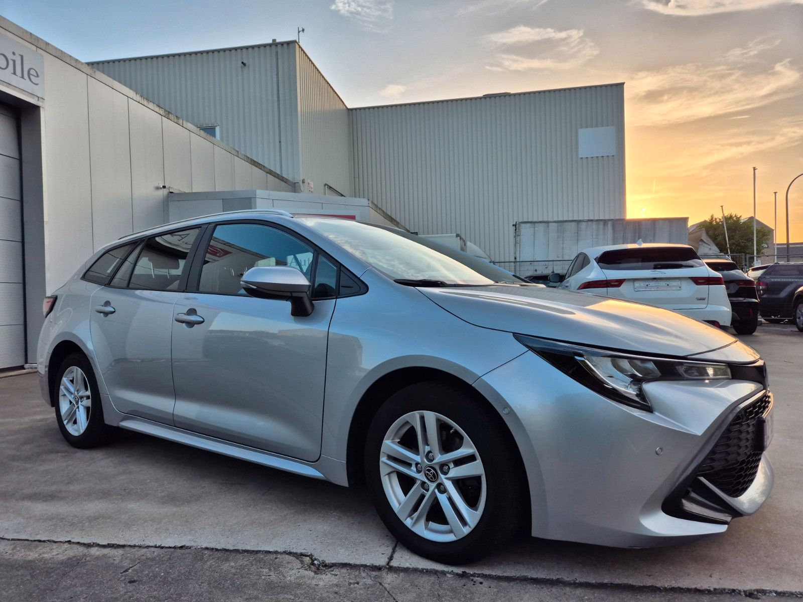 Toyota Corolla SW 1.8i / HYBRID / 89.685 KM !! 2023 !!