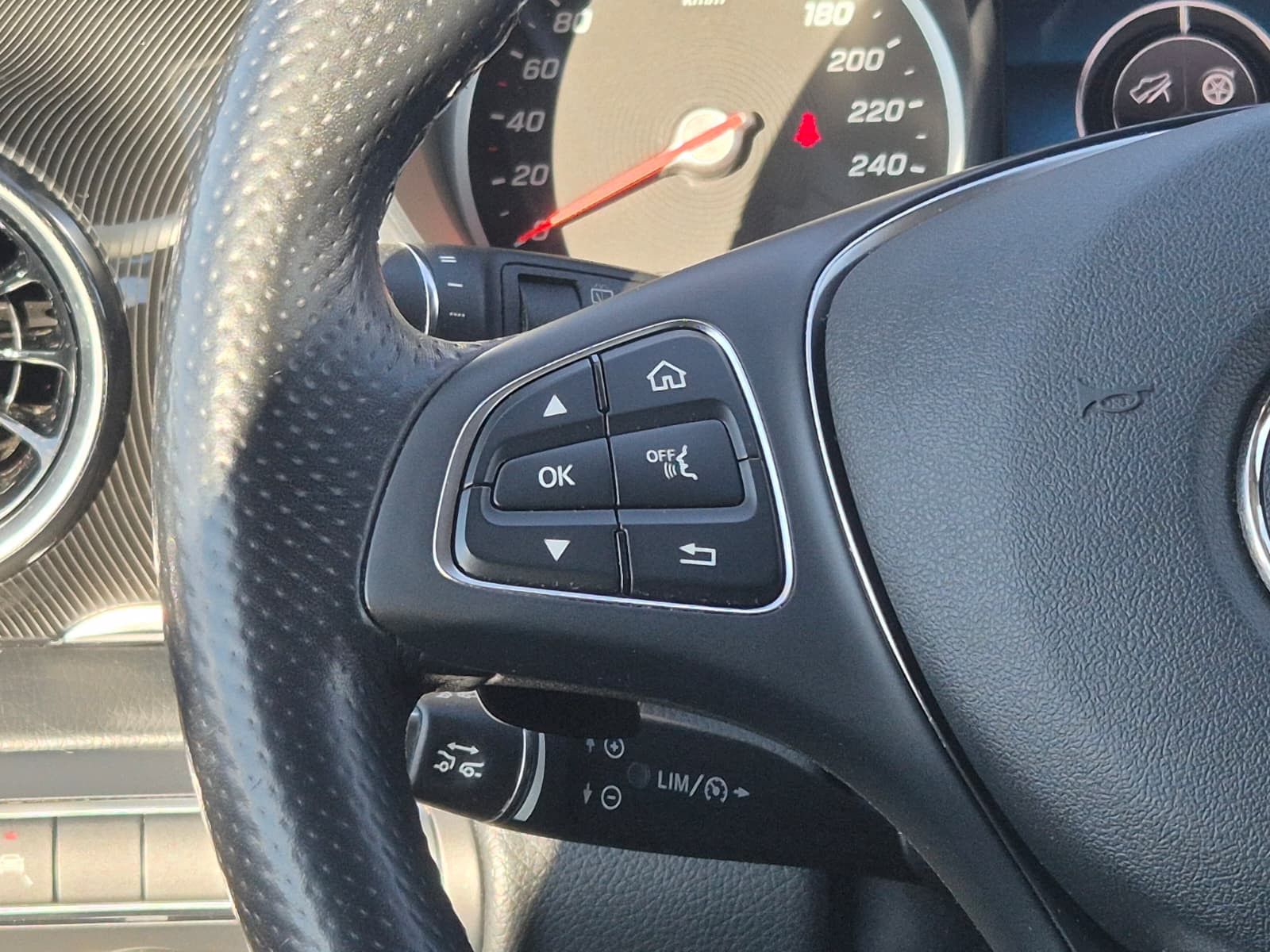 Fahrzeugabbildung Mercedes-Benz V 250 d EDITION 4MATIC lang LED*DISTRON.*MBUX10"