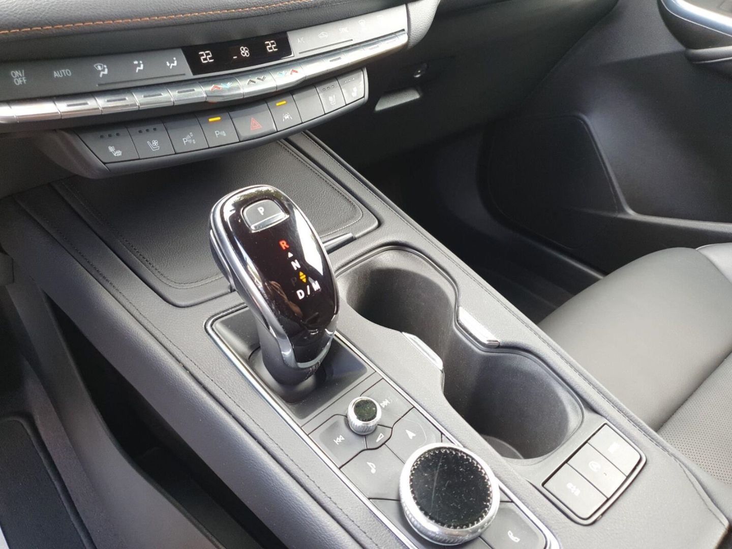 Fahrzeugabbildung Cadillac XT4 Sport AWD 350T Turbo engine 9AT