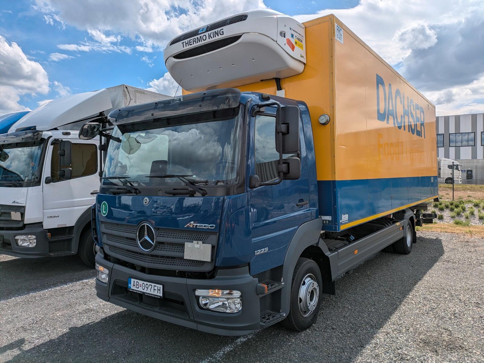 Mercedes-Benz Atego 1223 L nR  fridge box + tailgate