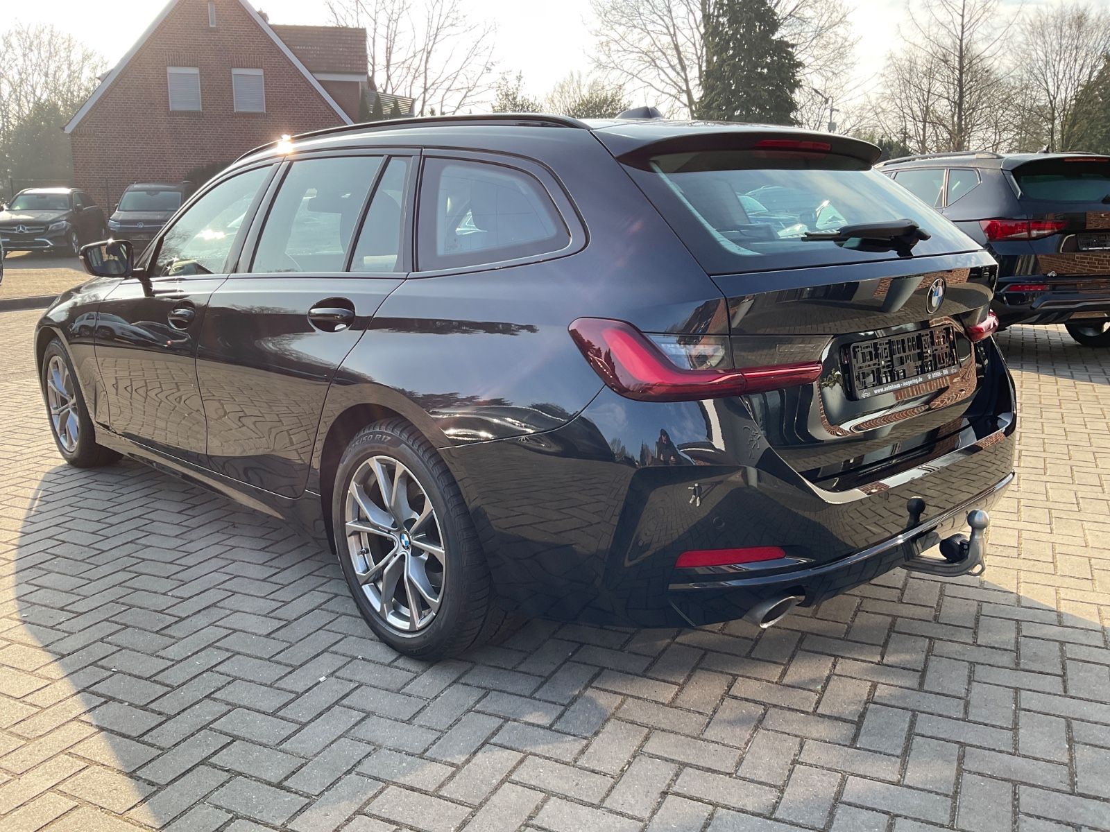 Fahrzeugabbildung BMW 318d Touring,AHK,Carplay,Sitzheizung,Isofix