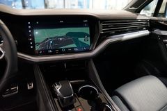 VW Touareg TDI R-Line | Leder | HuD | Luftfederung VW Touareg TDI R-Line | Leder | HuD | Luftfederung