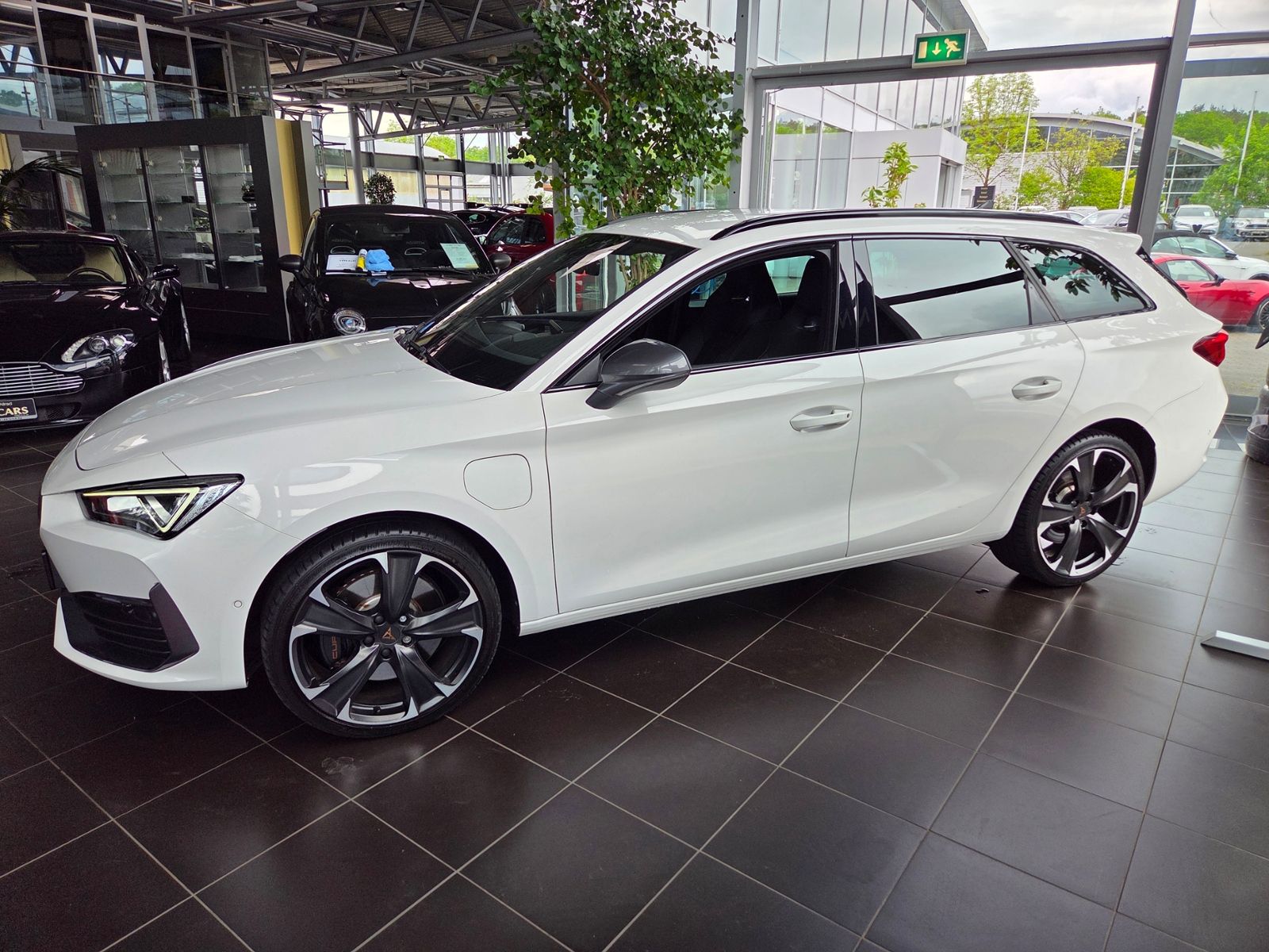 Fahrzeugabbildung CUPRA Leon Sportstourer VZ 1.4 e-Hybrid SHZ LED NAVI