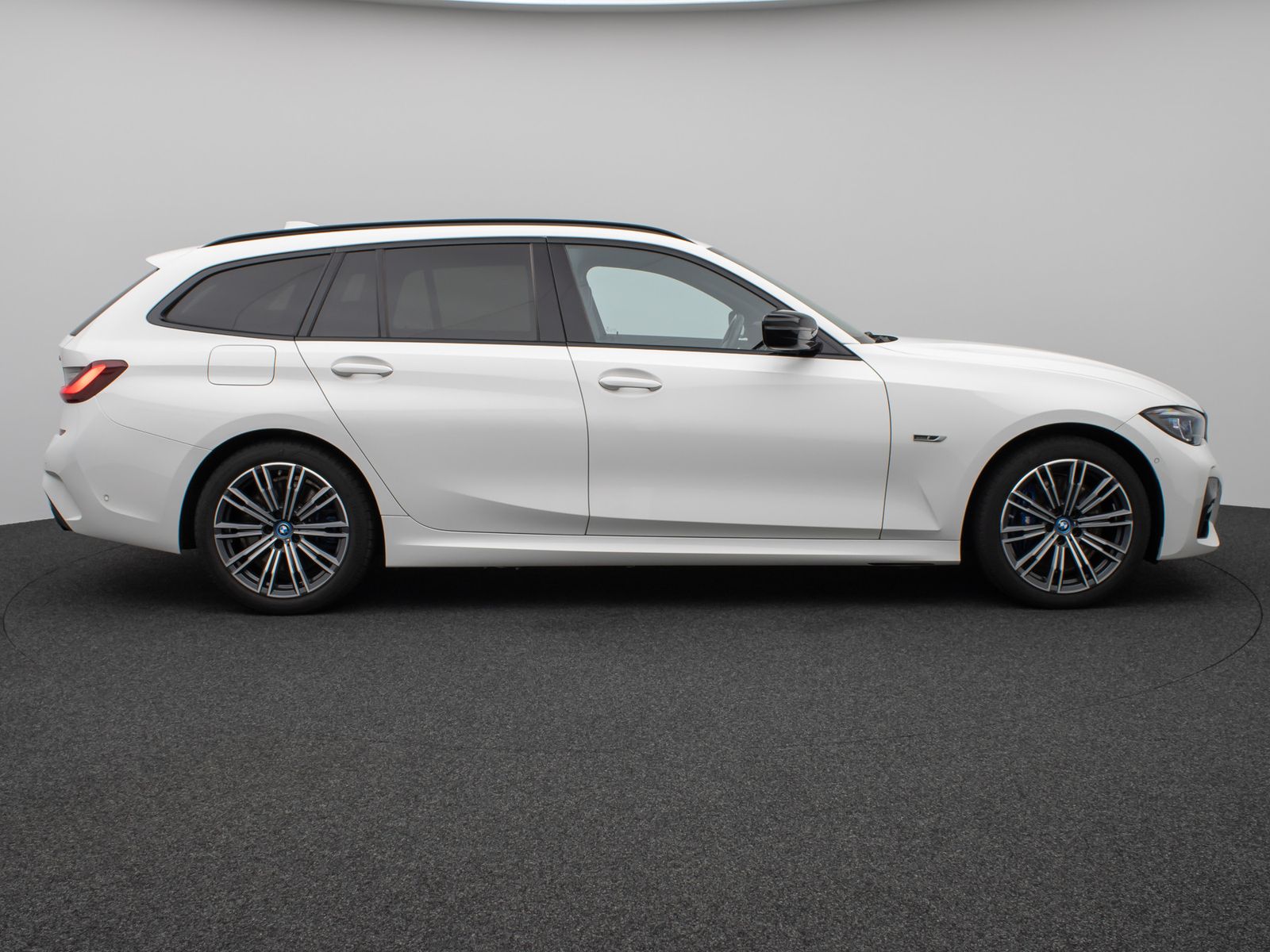 Fahrzeugabbildung BMW 330e M Sport Kamera Laser HUD HiFi AHK Stop&Go