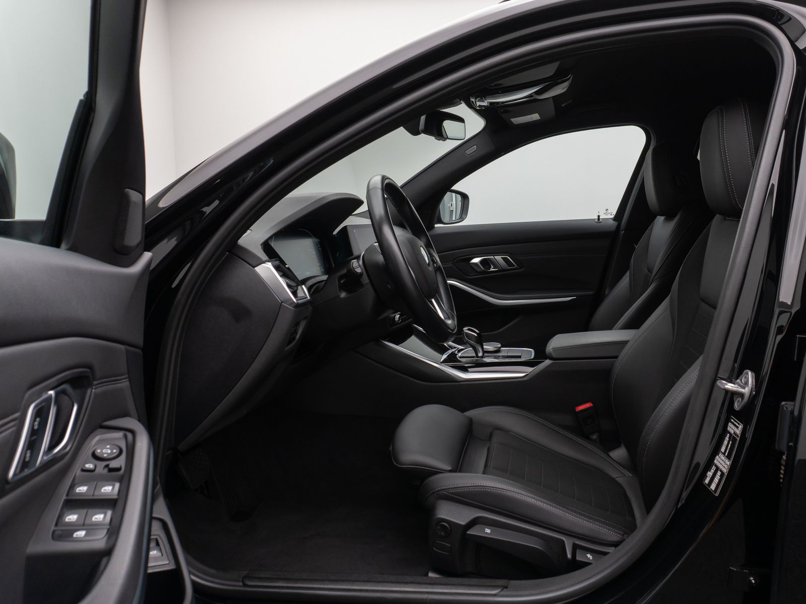 Fahrzeugabbildung BMW 320d  Kamera DAB HiFi DrivAssist Alarm LED Sport