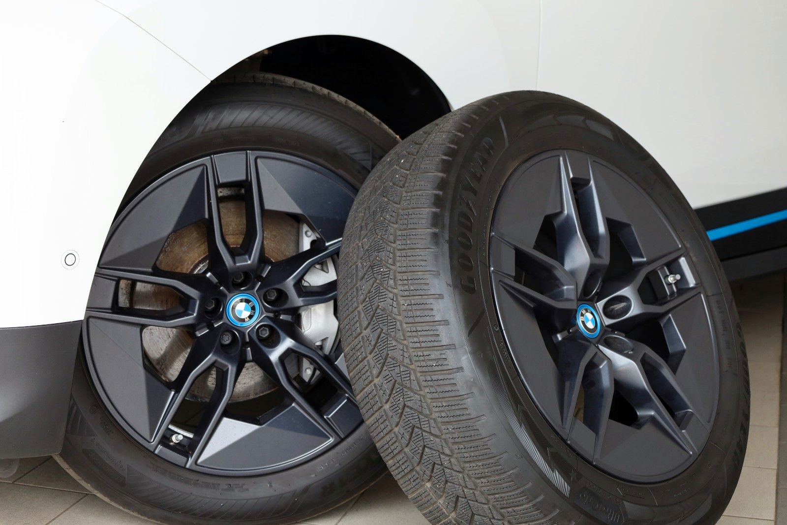 Fahrzeugabbildung BMW iX 50, Wärmekomfort,HUD,Laser,360K.,Pano,AHK,+WR