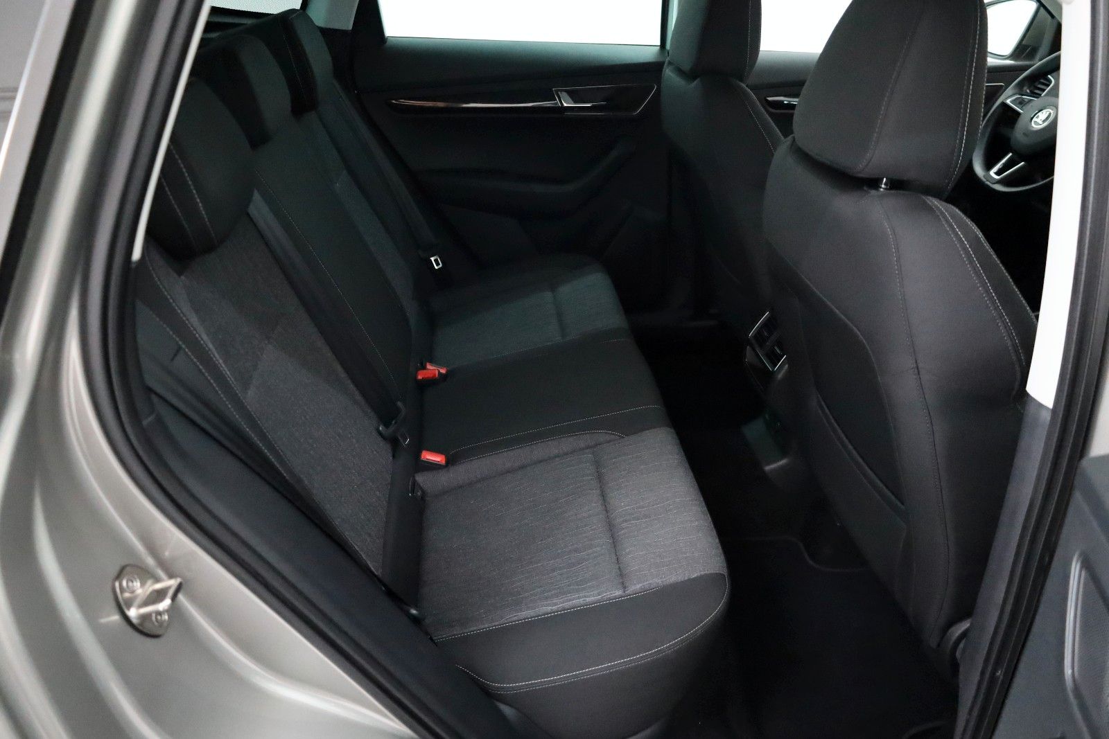 Fahrzeugabbildung SKODA Karoq Style Navi,LED,Kamera,SH,PDC,SR+WR,AHK