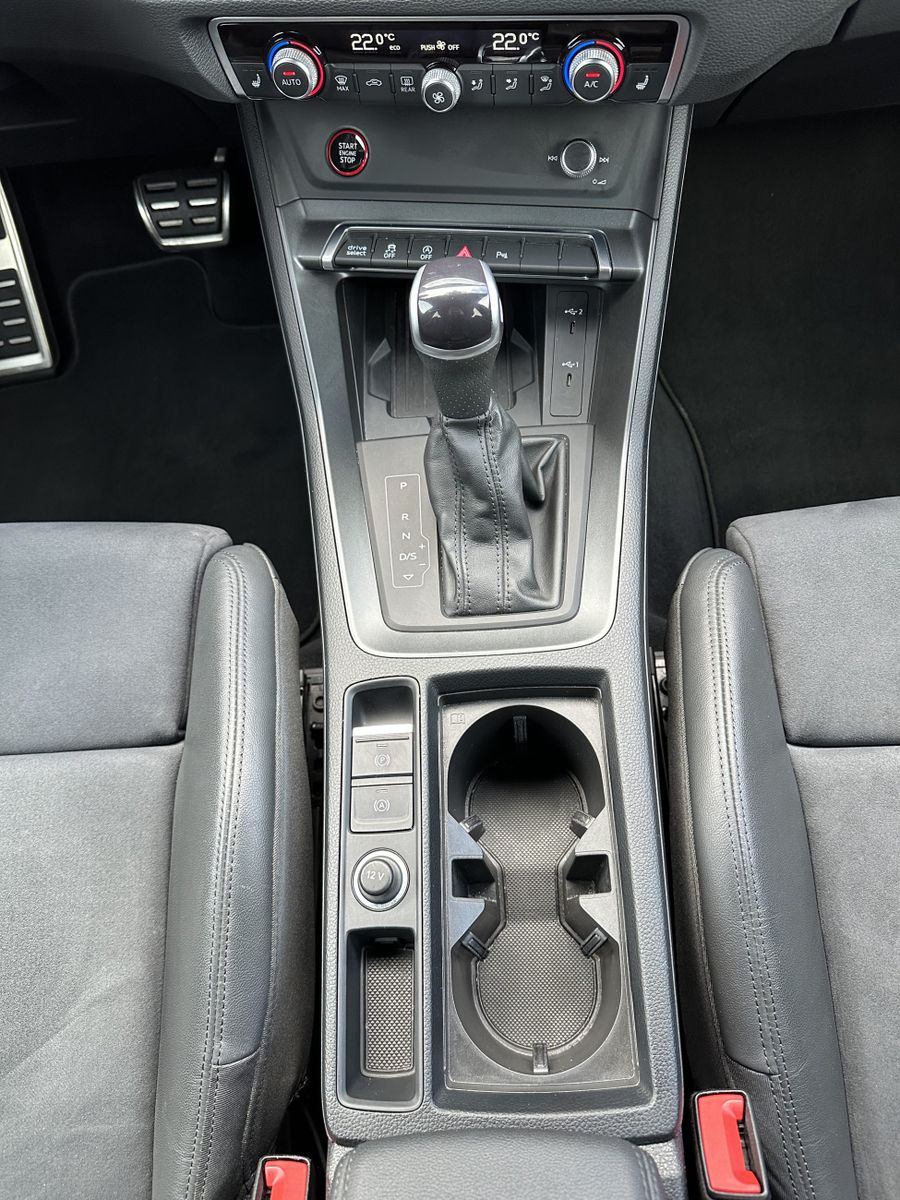 Fahrzeugabbildung Audi RSQ3 Quattro Black NAV+MATRIX+ACC+SONOS+VCOCK+PP