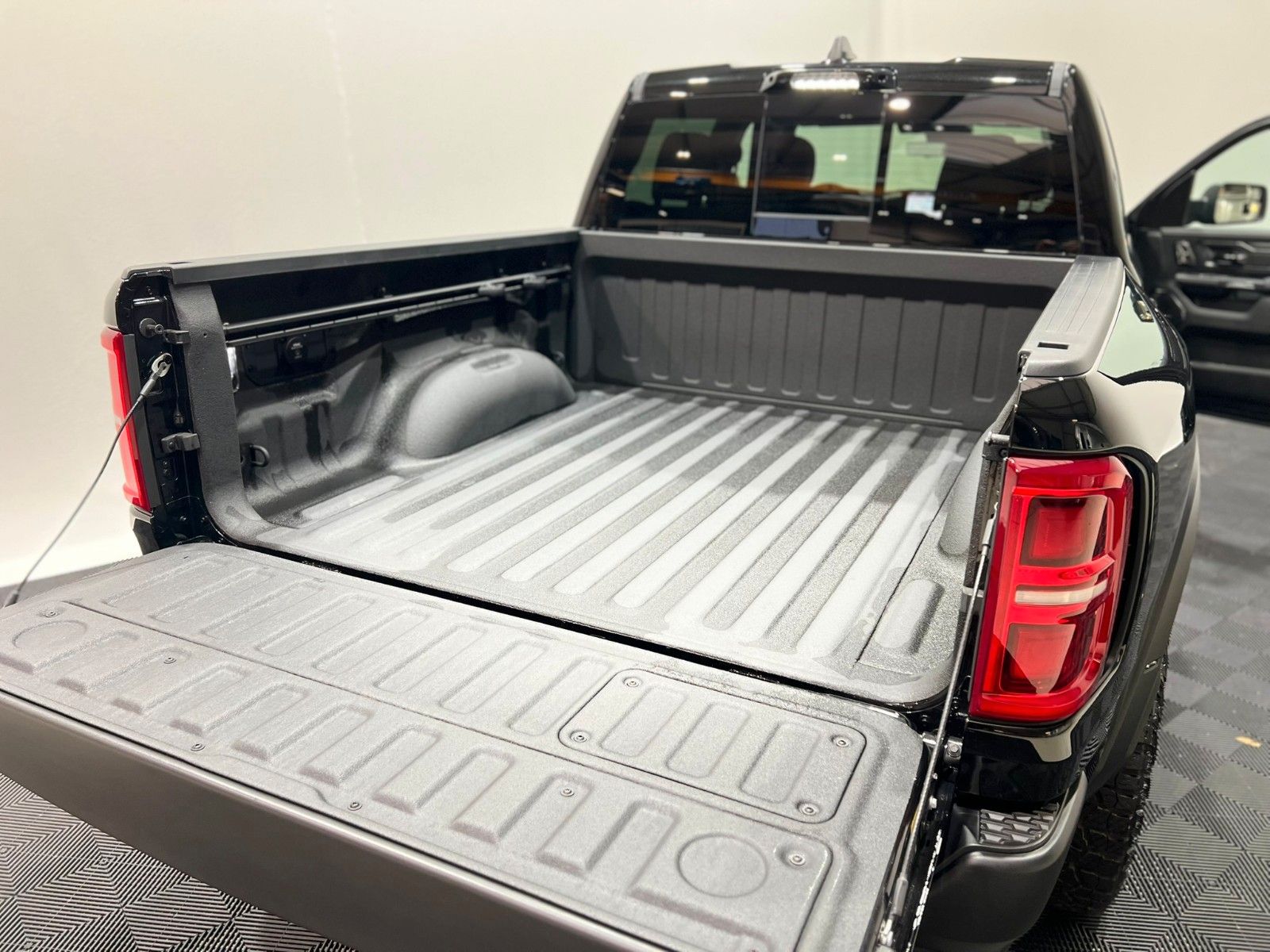 Fahrzeugabbildung Dodge RAM 1500 RHO H/O RED Ed.