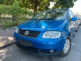 Volkswagen VW Touran 1.6 Liter mit TÜV 5 sitzer - Volkswagen Touran mit Benzin-Antrieb: Kleinbus, Automatik, 1.6