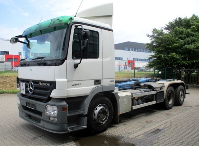 Mercedes-Benz 2541 6x2 Actros Chassis/MBP2/AHK