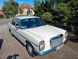 Mercedes-Benz 240 - weiße Mercedes-Benz 240