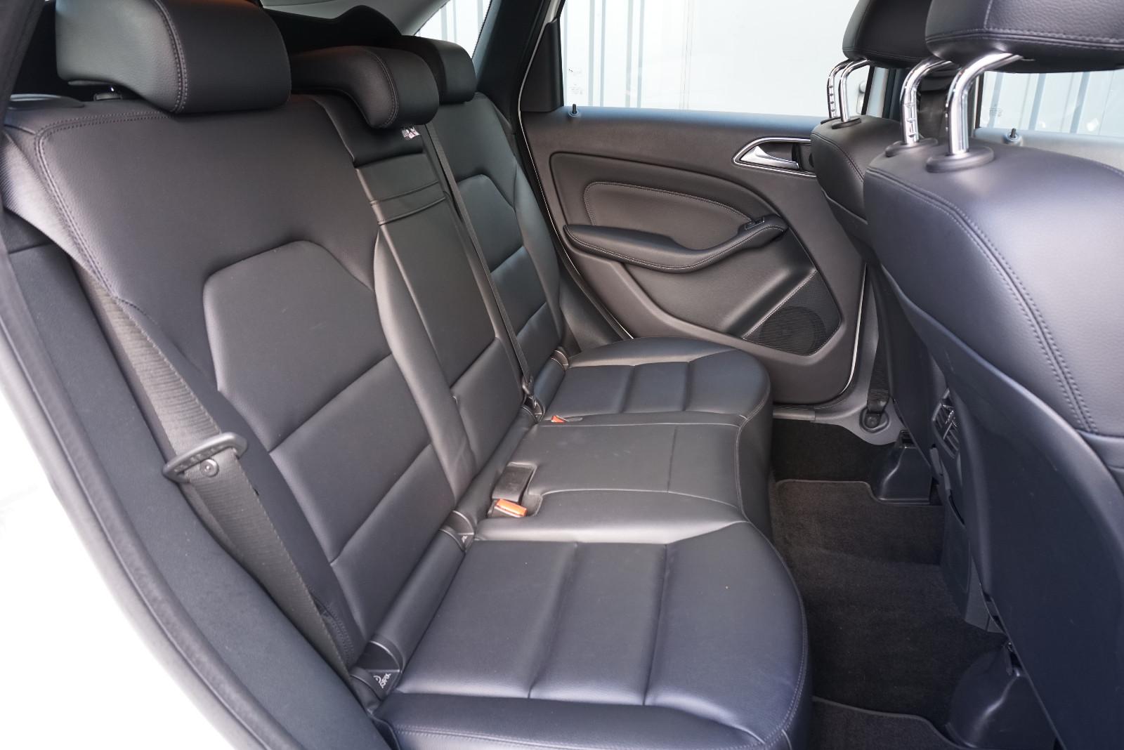 Mercedes-Benz B 180 Bi-Xenon RFK SHZ NAV Leder AHK Memory