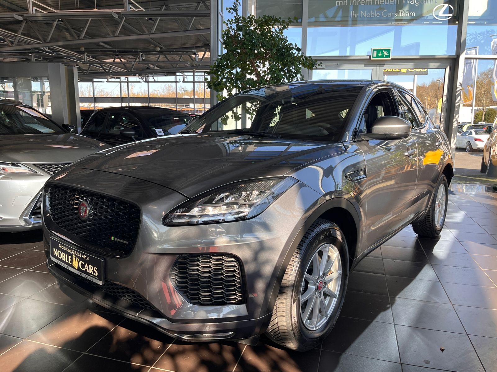 Fahrzeugabbildung Jaguar E-PACE P200 R-Dynamic AWD AHK BLACK PACK ACC