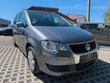 Volkswagen Touran 1.6l*7-Sitzer*AHK*Temp*Sitzhg*Klima* - gebrauchte VW Touran aus dem Jahr 2006