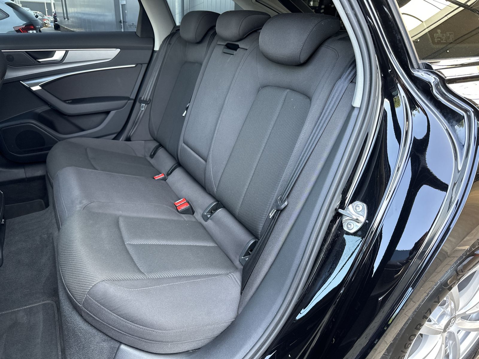 Fahrzeugabbildung Audi A6 Avant 35 TDI S-Line NAV+LED+TEMPOMAT+DAB+1HD