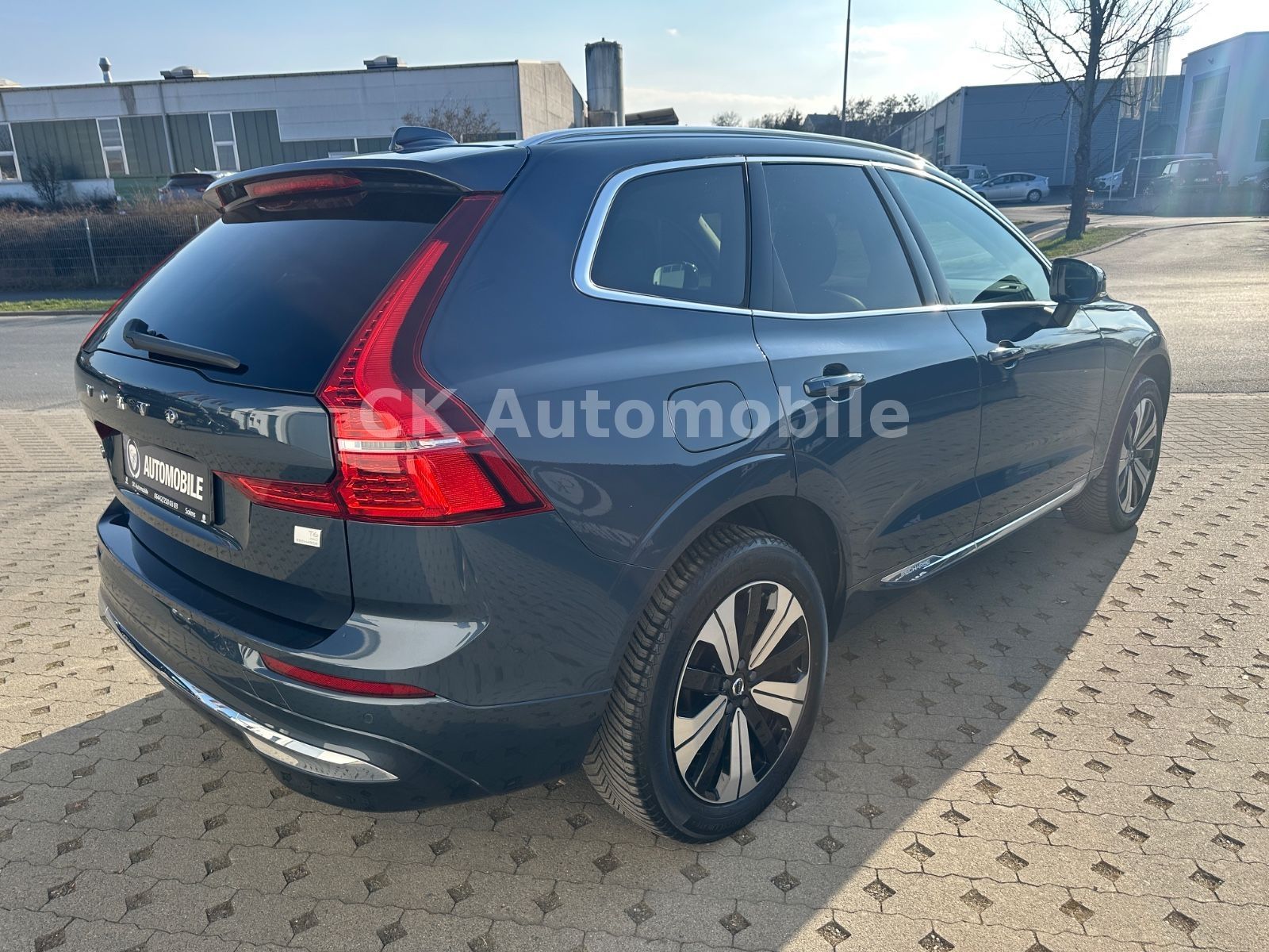 Fahrzeugabbildung Volvo XC60 T6 Plus Bright Recharge AWD/Navi/Pano/AHK