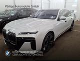 BMW 740d xDrive M Sport PanoSky StHzg Autobahnas B&W - BMW 740 in Duisburg