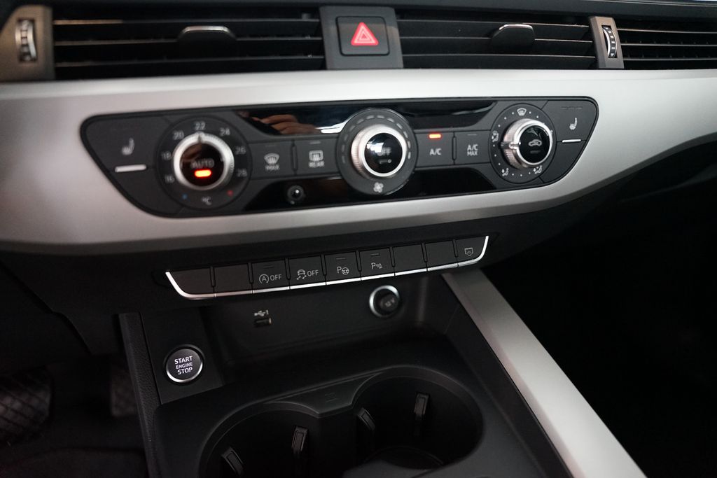 AUDI A4 Limousine 35 TDI S line | MMI Plus | AHK AUDI A4 Limousine 35 TDI S line | MMI Plus | AHK