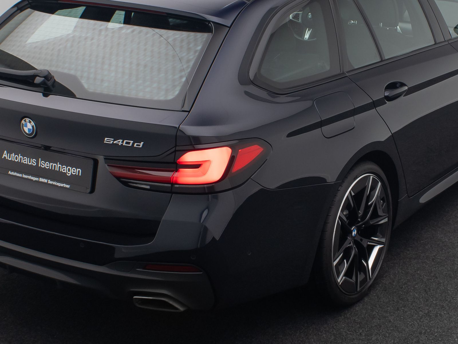 Fahrzeugabbildung BMW 540d xD M Sport Massage HUD Laser Belüftung 20"