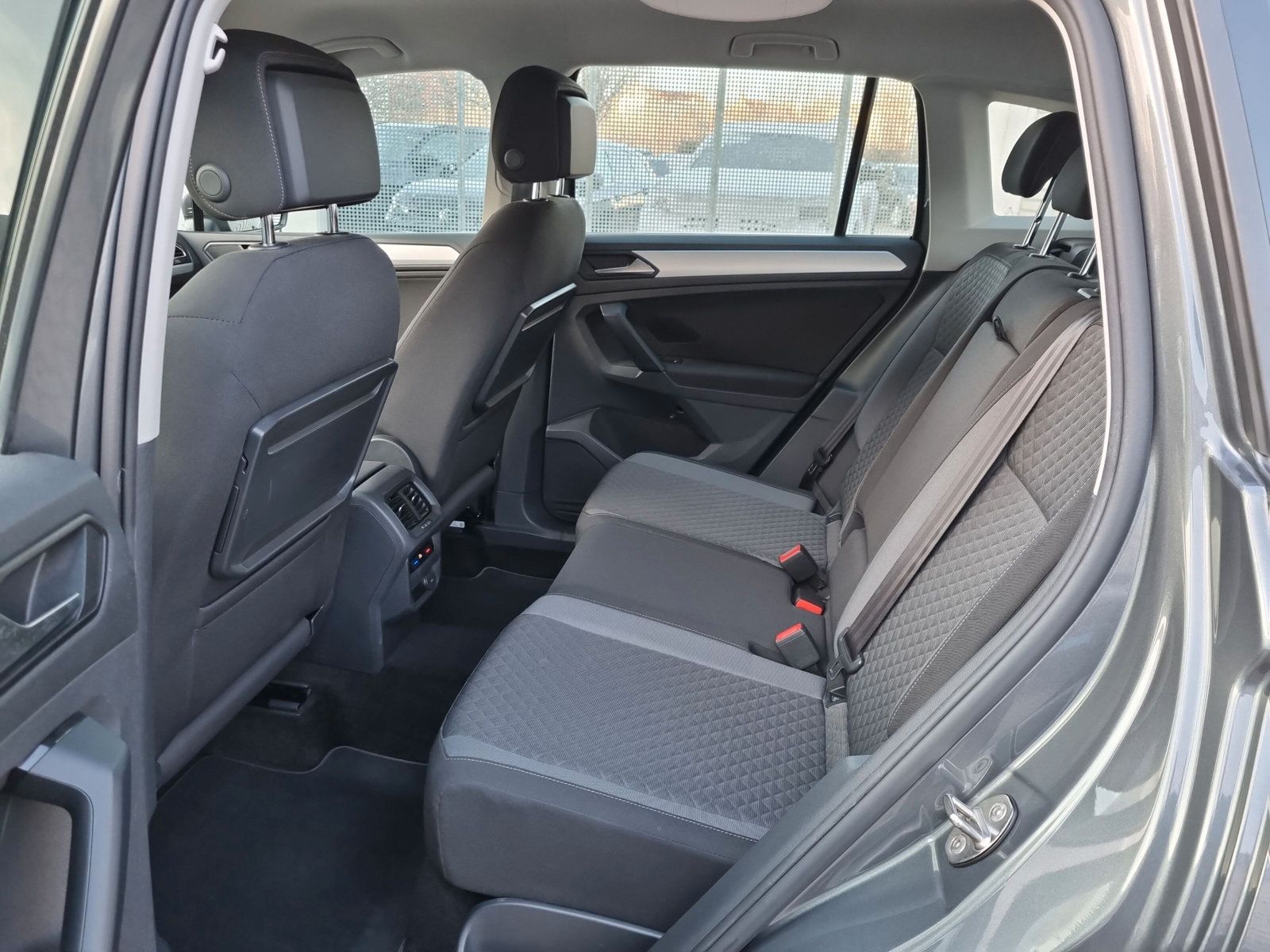 Fahrzeugabbildung Volkswagen Tiguan 1.5 TSI Comfortline AHK KAMERA SHZ